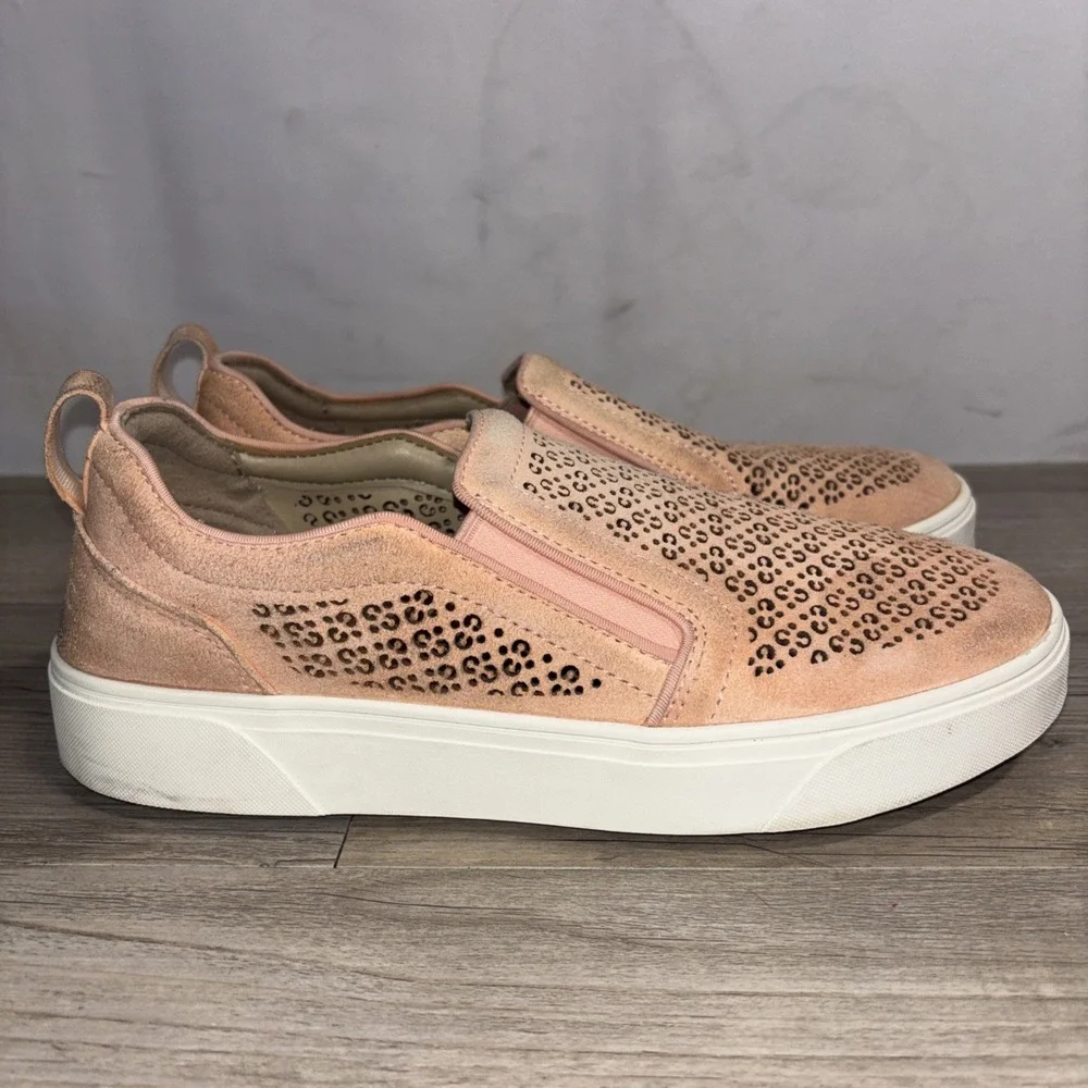 Women's 8 Vionic Kimmie Perf slip-on sneakers Pink Peach Suede Arch Support
